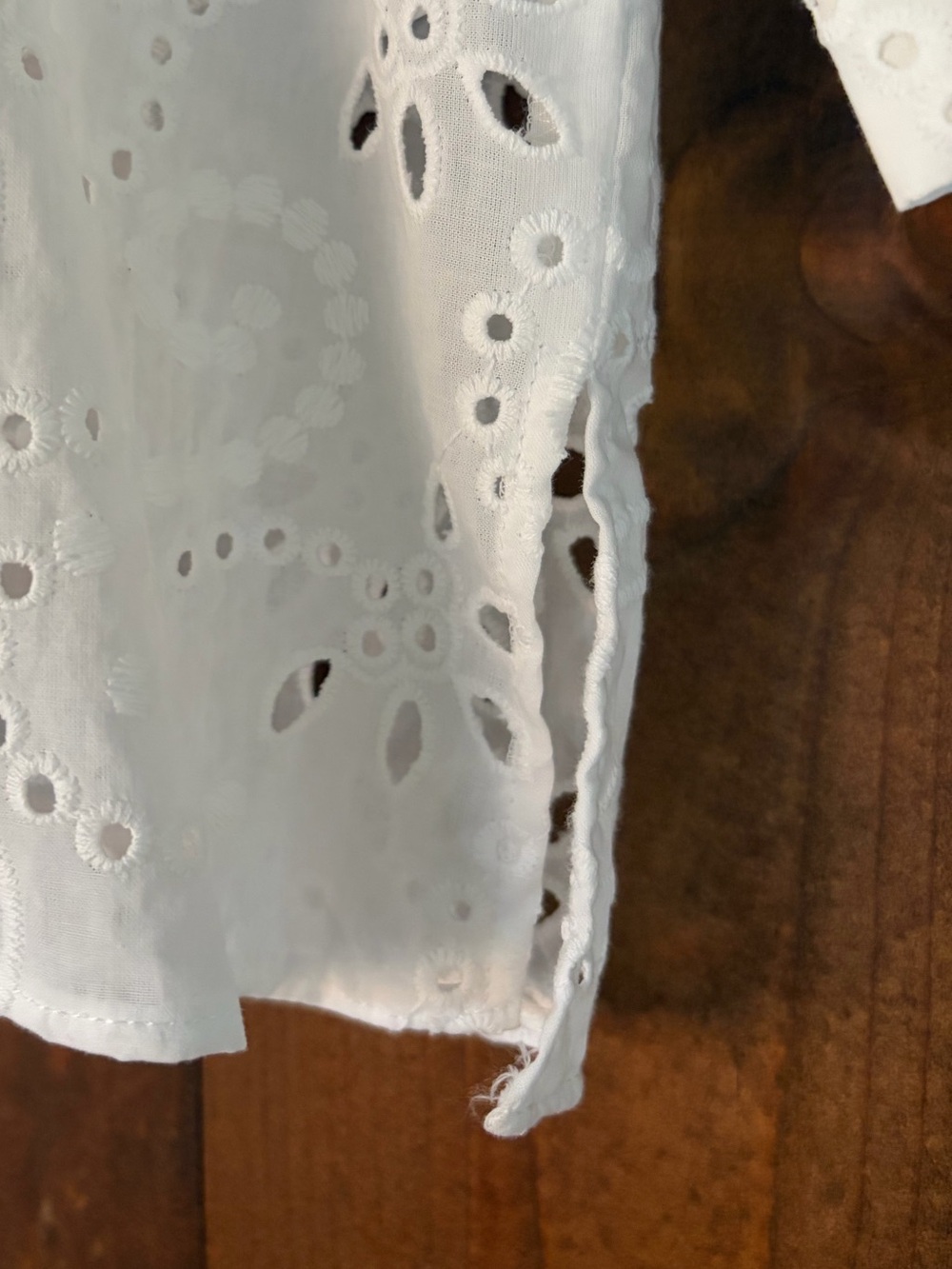 Zara cotton eyelet collared button down shirt in white. Size: Medium - Picture 5 of 11